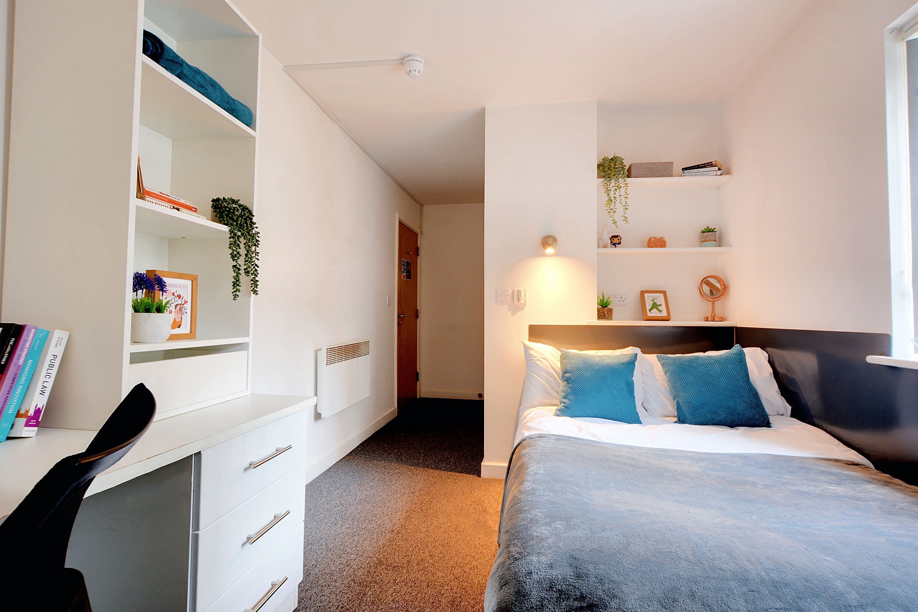 5 Bed Bronze Plus - room